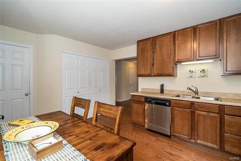 219 Coachgate Ln, Ballwin, MO 63021 photo 15