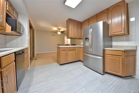 336 New Ballwin Rd, Ballwin, MO 63021 photo 8