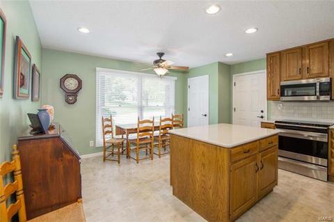 5 Swindon Ct, Manchester, MO 63011 photo 4