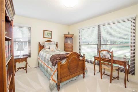 5 Swindon Ct, Manchester, MO 63011 photo 9