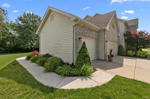 5595 Hennsley Cir, Weldon Spring, MO 63304 photo 2