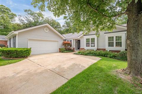 876 Sugar Hill Dr, Manchester, MO 63021 photo 2