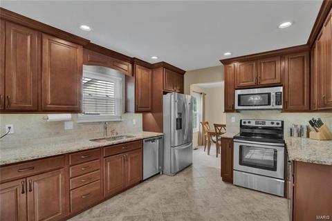 830 Kylewood Pl, Ballwin, MO 63021 photo 10
