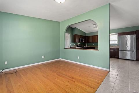 1366 Half Moon Dr, O'fallon, MO 63366 photo 3