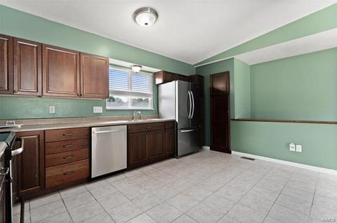1366 Half Moon Dr, O'fallon, MO 63366 photo 7