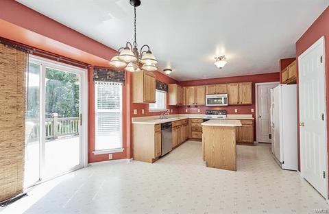194 Hunters Lake Ct, Eureka, MO 63025 photo 9