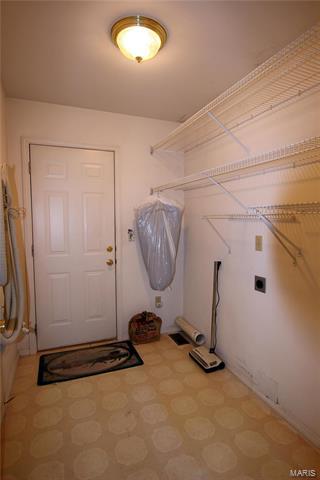1065 Delmar Dr, O'fallon, MO 63366 photo 16
