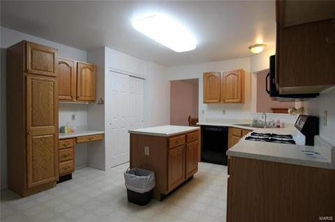 1065 Delmar Dr, O'fallon, MO 63366 photo 6