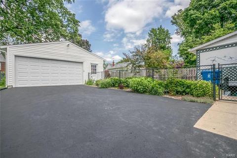 8907 Apache Ln, Saint Louis, MO 63114 photo 4