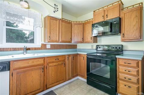 8907 Apache Ln, Saint Louis, MO 63114 photo 14