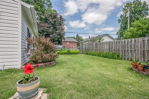 8907 Apache Ln, Saint Louis, MO 63114 photo 3