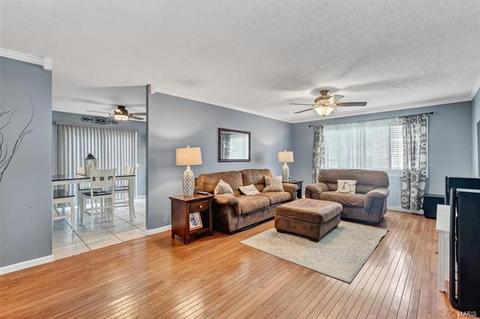 1035 Timberfield, Ballwin, MO 63021 photo 2