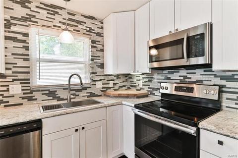 241 Ballwin Ave, Ballwin, MO 63021 photo 6