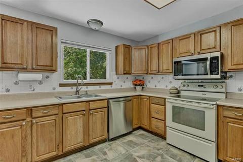 306 Birmingham Dr, O'fallon, MO 63366 photo 4