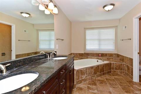 110 Lucerne Crossing Ct, Ballwin, MO 63011 photo 29