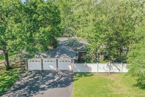 400 Nottingham Dr, Ballwin, MO 63011 photo 2