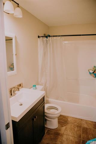 7083 Mardel Ave, Saint Louis, MO 63109 photo 5