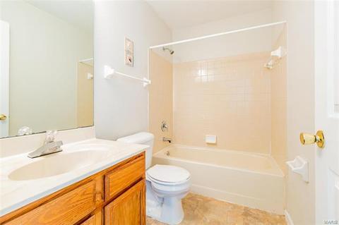 446 Elm Xing, Ballwin, MO 63021 photo 25