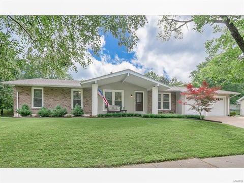 821 Phaeton Dr, Manchester, MO 63021 photo 1