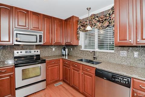 216 Belmonte Cir, O'fallon, MO 63368 photo 9