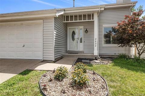 2432 Sansonnet Ln, O'fallon, MO 63368 photo 2