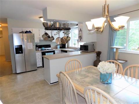 946 Brookvale Ter, Ballwin, MO 63021 photo 3
