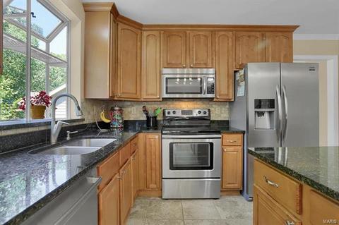 1531 Carman Valley Dr, Ballwin, MO 63021 photo 10