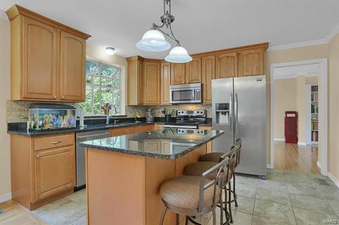 1531 Carman Valley Dr, Ballwin, MO 63021 photo 9
