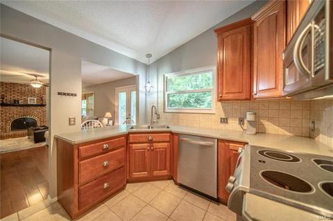 1210 Weatherton Pl, Ballwin, MO 63021 photo 11