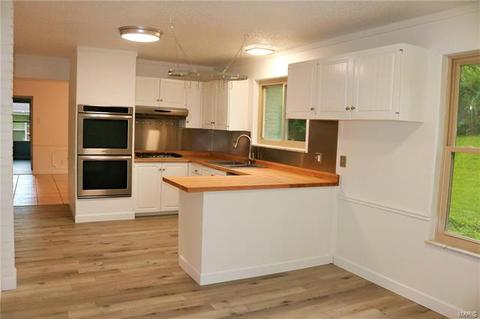 8 Grellnor, Manchester, MO 63011 photo 3