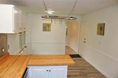 8 Grellnor, Manchester, MO 63011 photo 6