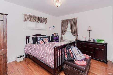 5213 Gresham Ave, Saint Louis, MO 63109 photo 9