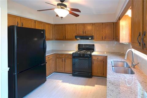 2 Carriage Creek Ct, Ballwin, MO 63021 photo 12