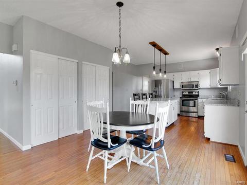 248 E Governor, Saint Charles, MO 63301 photo 12