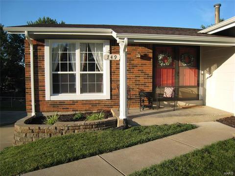749 Woodrun Dr, Ballwin, MO 63021 photo 3