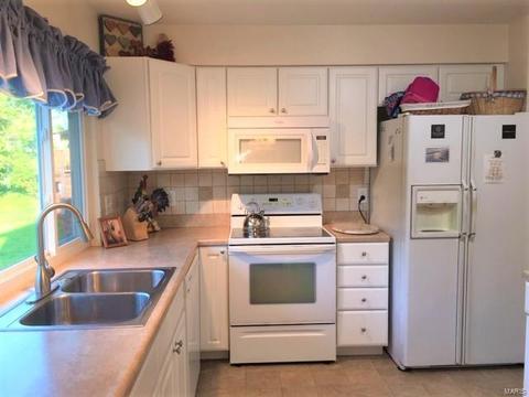 749 Woodrun Dr, Ballwin, MO 63021 photo 12