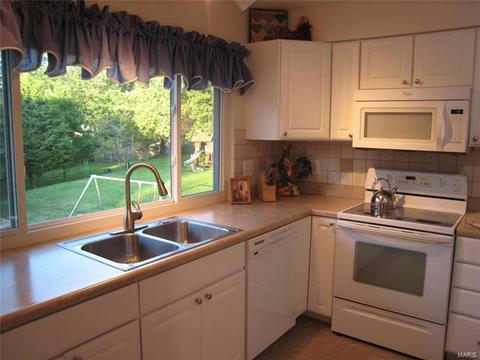 749 Woodrun Dr, Ballwin, MO 63021 photo 11