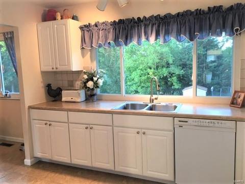 749 Woodrun Dr, Ballwin, MO 63021 photo 9