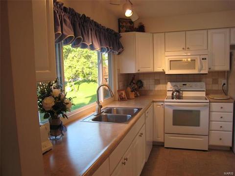 749 Woodrun Dr, Ballwin, MO 63021 photo 10