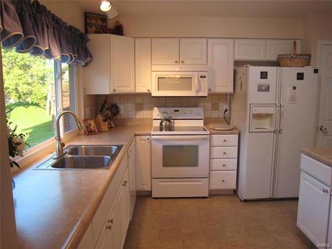 749 Woodrun Dr, Ballwin, MO 63021 photo 13