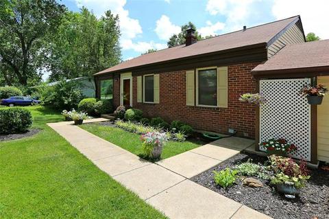818 Crestland, Ballwin, MO 63011 photo 3
