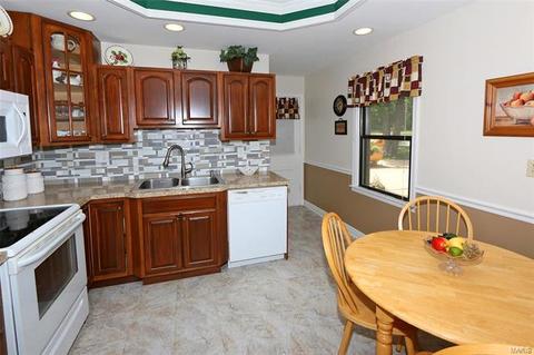 818 Crestland, Ballwin, MO 63011 photo 16
