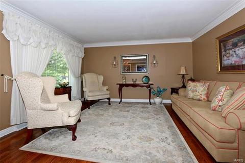 818 Crestland, Ballwin, MO 63011 photo 9