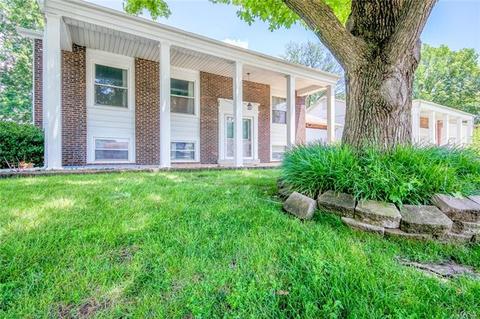 411 Palermo Dr, Ballwin, MO 63021 photo 2