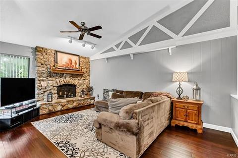 102 Hollyleaf Dr, Ballwin, MO 63021 photo 21