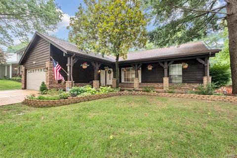 102 Hollyleaf Dr, Ballwin, MO 63021 photo 1