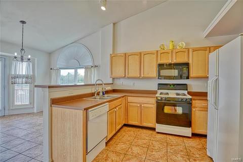 1212 Hunters Chase Dr, Eureka, MO 63025 photo 7
