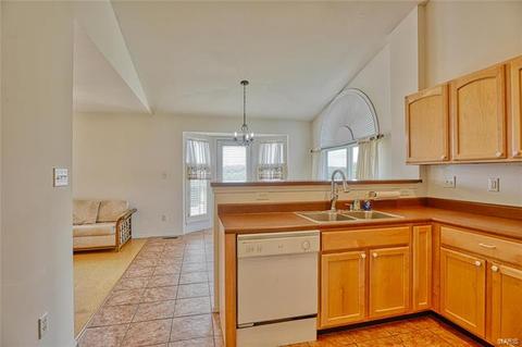 1212 Hunters Chase Dr, Eureka, MO 63025 photo 6