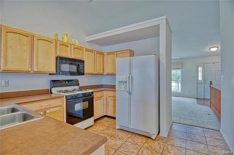 1212 Hunters Chase Dr, Eureka, MO 63025 photo 8