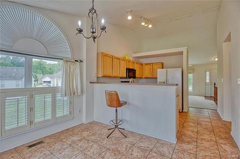 1212 Hunters Chase Dr, Eureka, MO 63025 photo 9